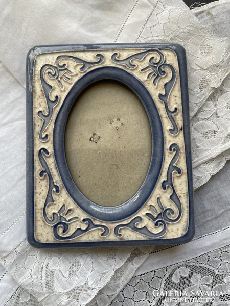 Charming small ceramic picture frame with a beautiful wind pattern