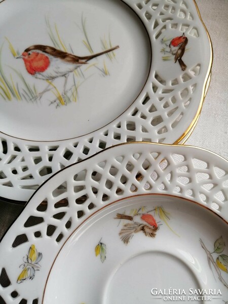 Bird plates with openwork edges