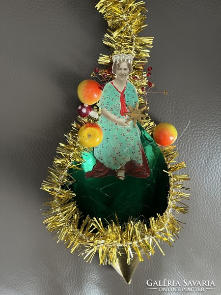 Christmas tree decoration poppy cocoon with wax Jesus