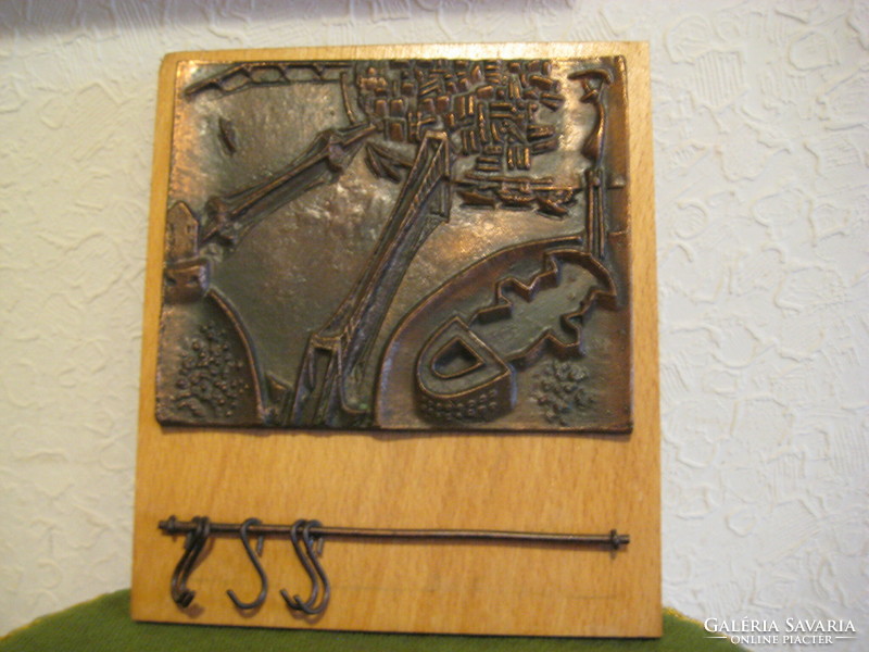 Budapest, seen from above, juried bronze plaque, as a key holder, on it bp. His celebrities