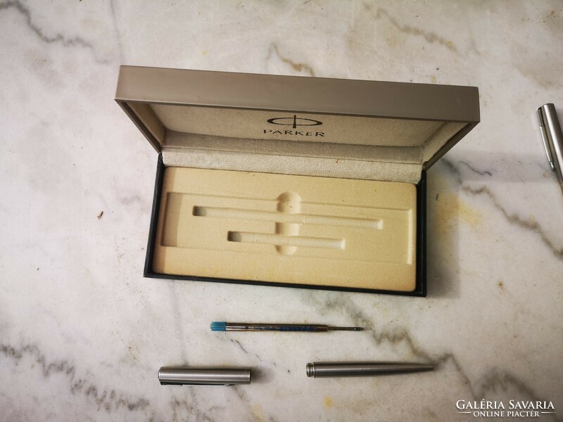 Parker toll dobozban eredeti szép állapotban elegáns ajándék célra is, gyüjteménybe