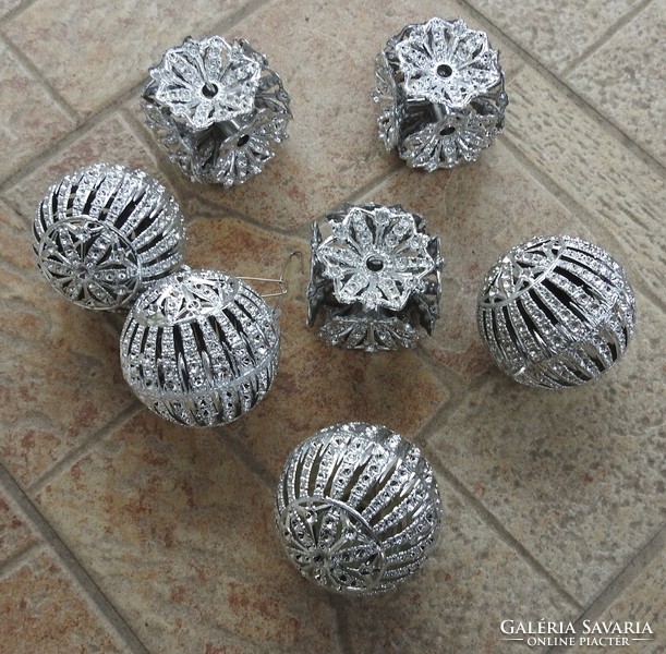 Christmas tree decorations - 70s - silver balls etc...