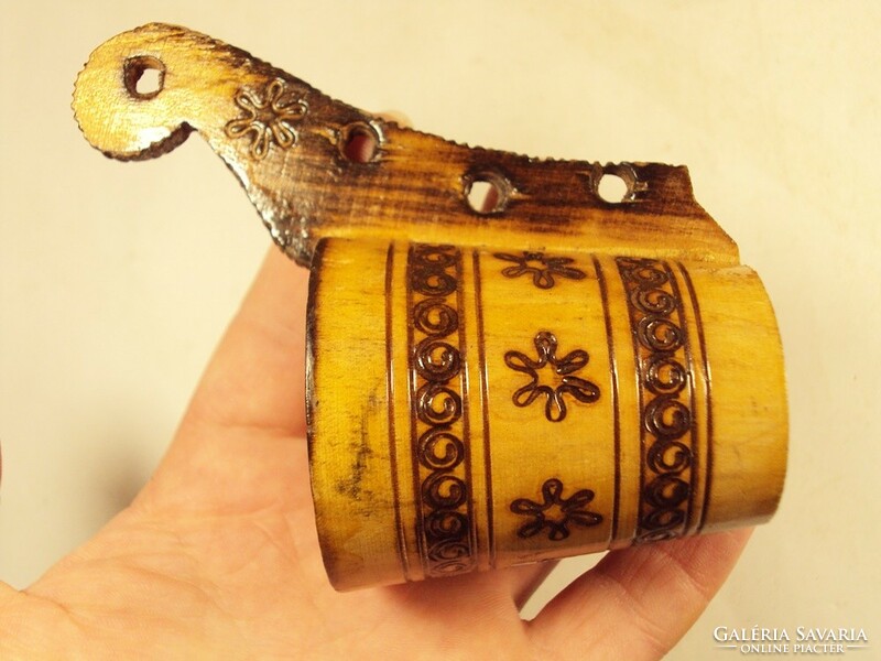 Old retro wooden carved burnt flower pattern decorative cup measuring vessel