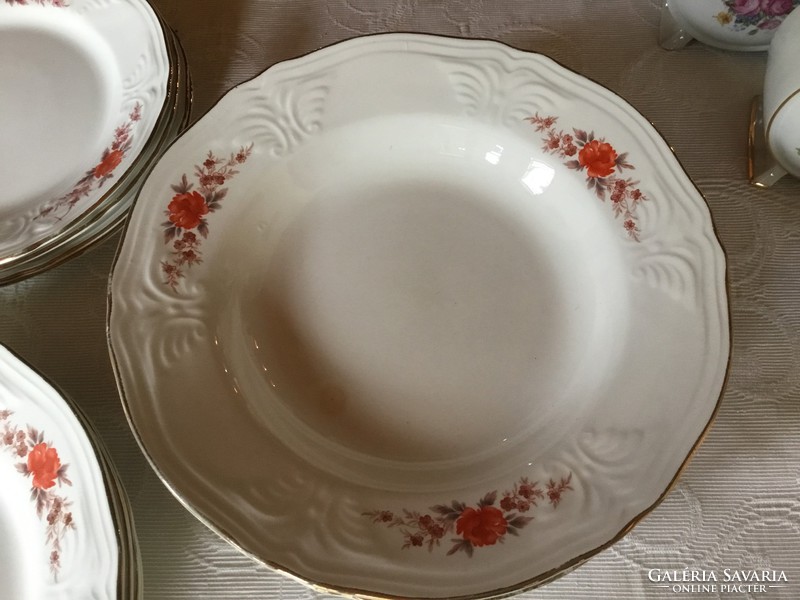 Olasz tányérok 4 mély, 4 lapos, 4 kistányér, hibátlan (Bor)