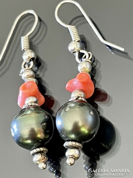 Pair of silver earrings with pearls and coral stone