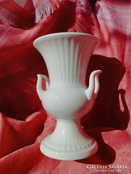Gyönyörű fehér két füles porcelán váza