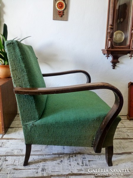 Gyönyörű antik hajlított karfás fotel