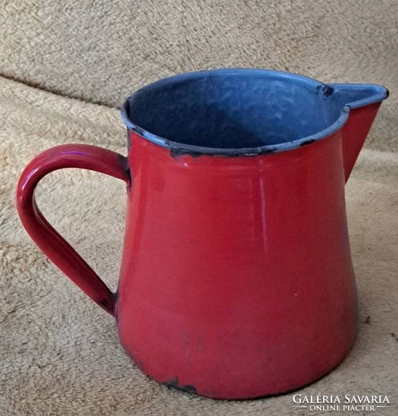 Red enameled spout