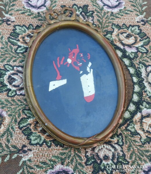 Antik ovális himzett kép - ördög - selyemre hímzett kép