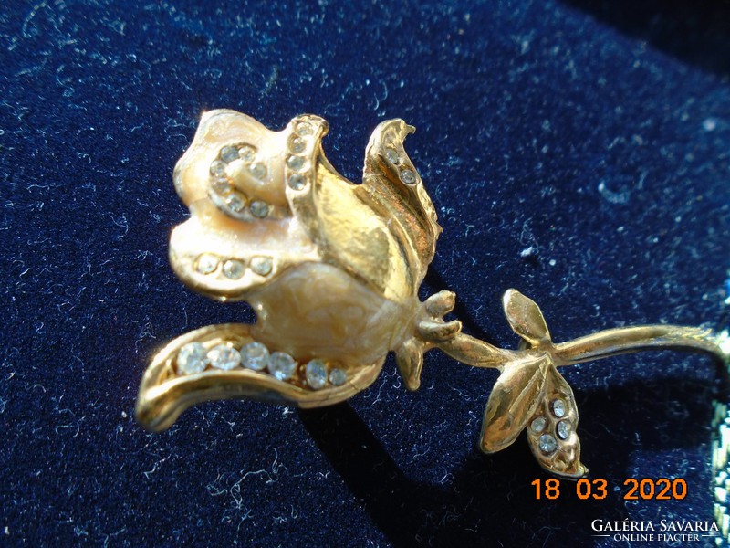 Arany fóliás rózsa bross csiszolt kövekkel, irizáló gyöngyház zománccal