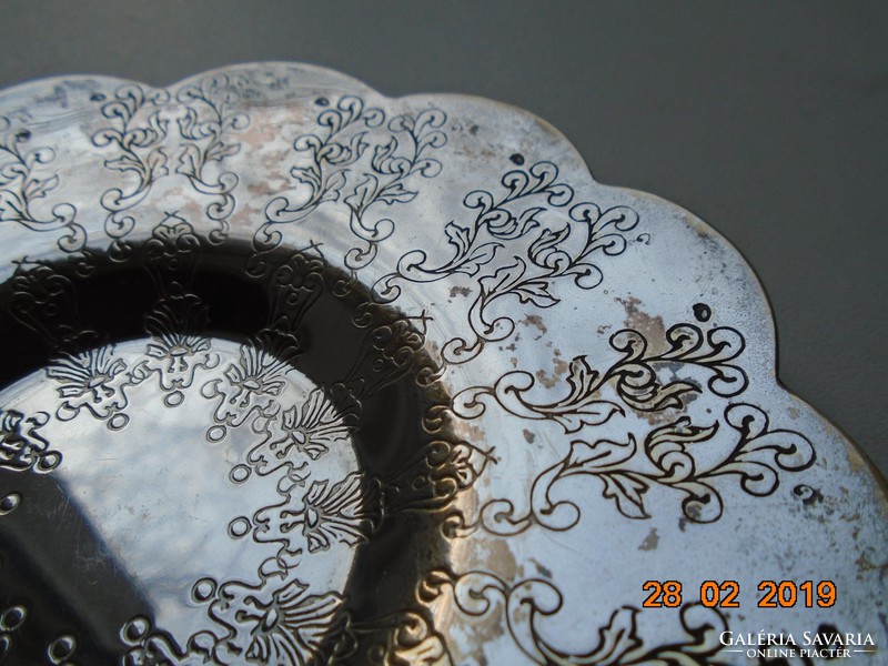 Chiseled with stylized plant patterns, wavy edge, silver-plated bowl
