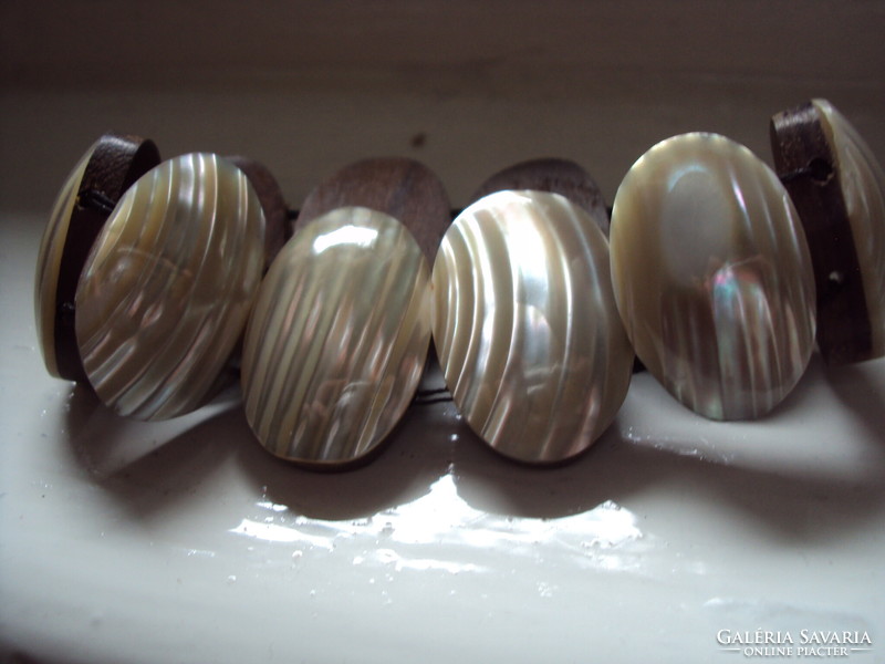Mother-of-pearl coconut bracelet rubberized