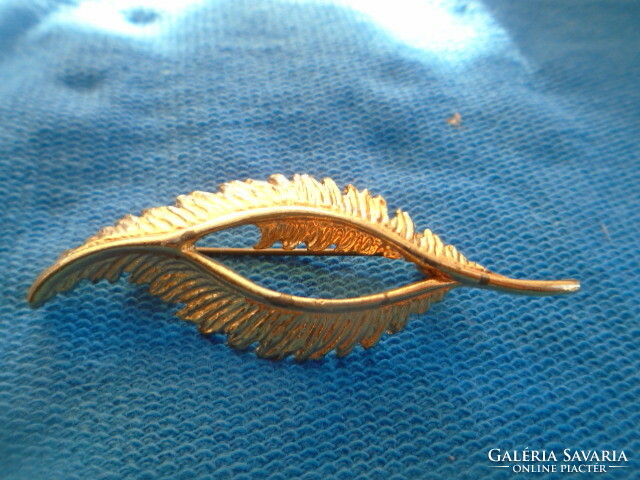 Old brooch in good condition. Also makes an excellent gift.