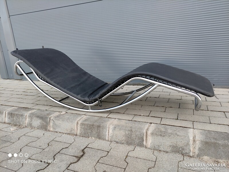 BAUHAUS stílus, Le Corbusier DESIGN LC4 krómozott csővázas pihenő szék ágy