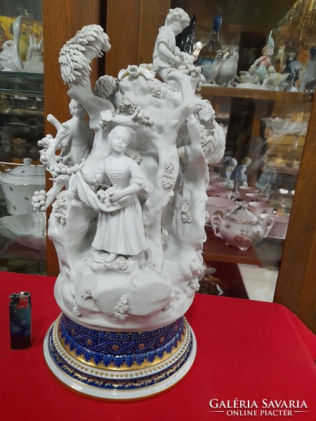 Egyedi Francia Exkluzív Sevres Figurális Nagyméretű Porcelán Szobor. 44 cm.