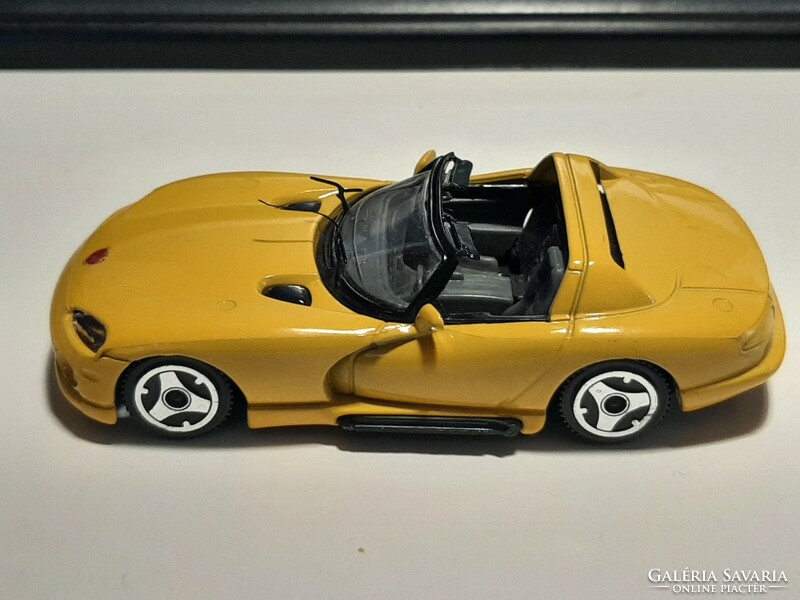 Burago viper rt/10 dodge 1/43 Italian small car model, model