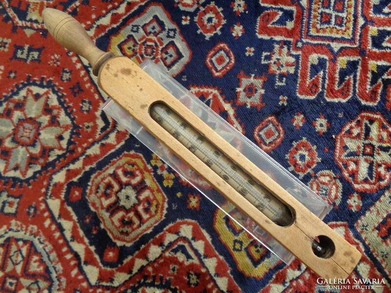 Antique réaumur wooden thermometer