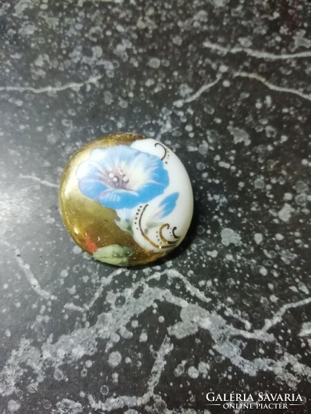 The porcelain badge is in the condition shown in the pictures