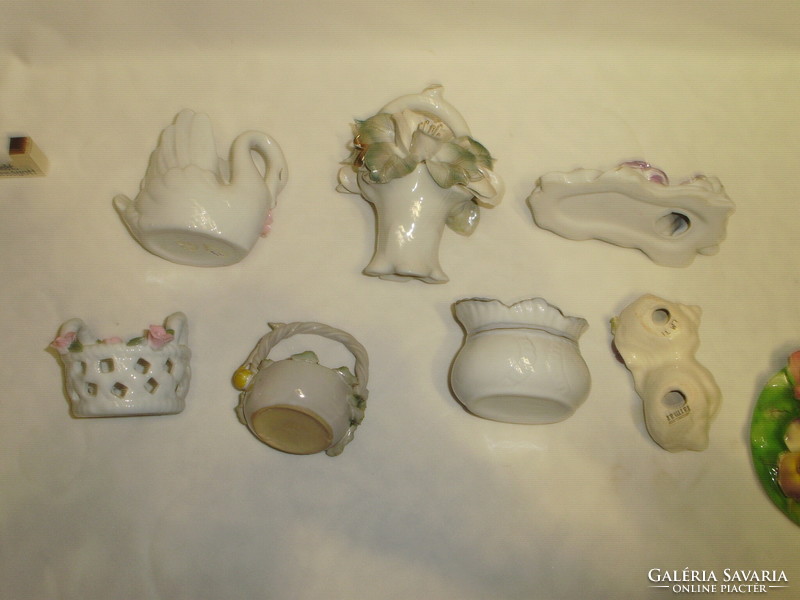 Porcelán és kerámia dísztárgy - nyolc darab együtt - virág, kosár, hattyú,...