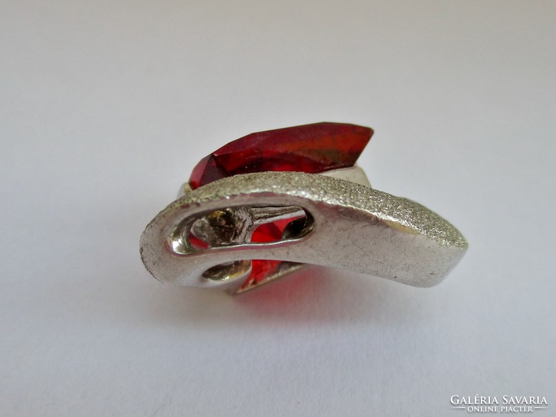 Gyönyörű art deco ezüstmedál nagyméretű vöröses kővel