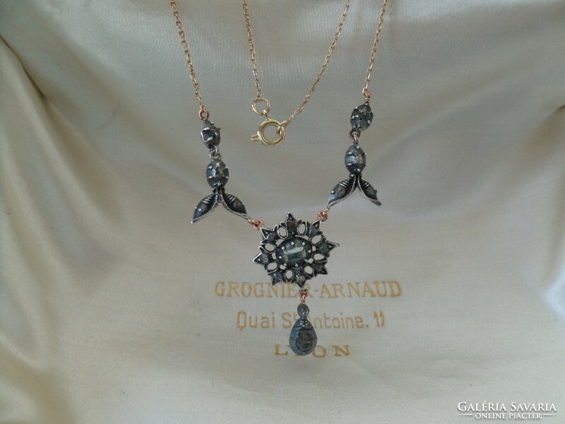 Diamond antique gold collie / necklace / necklace
