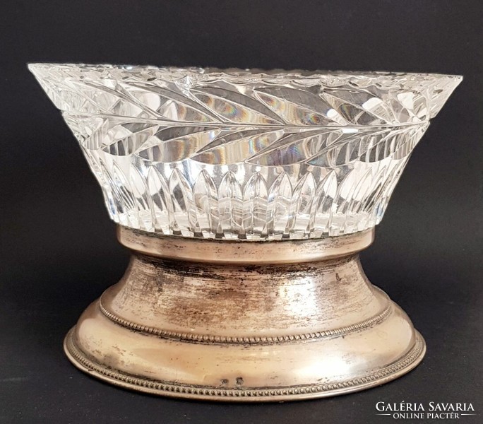 Silver footed polished glass table centerpiece