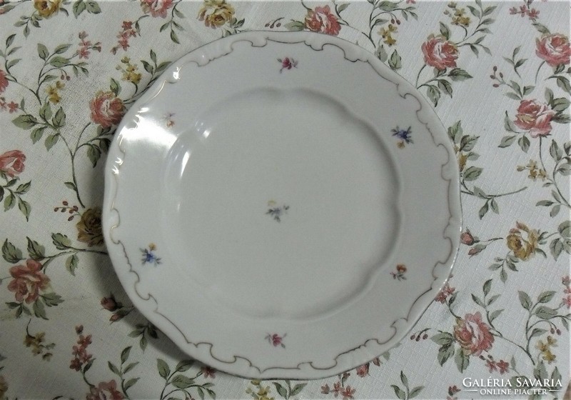 Antik Zsolnay porcelán, virág mintás süteményes tányér. Arany tollazott.  19 cm.