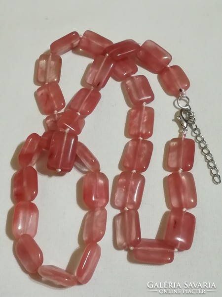 Cherry quartz mineral jewelry set, 2 parts.