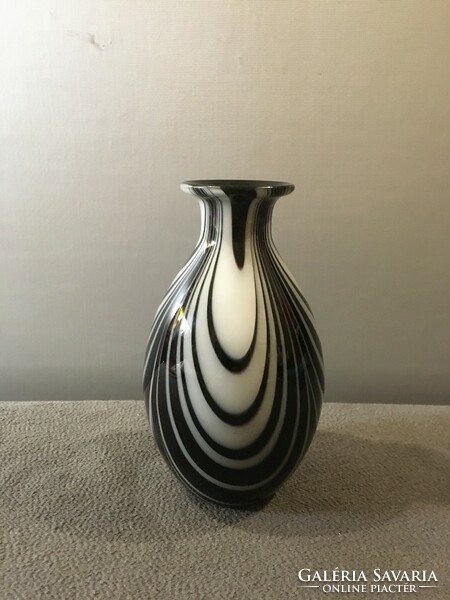 Thick-walled Murano vase!!! Flawless! 21-Cm !!!