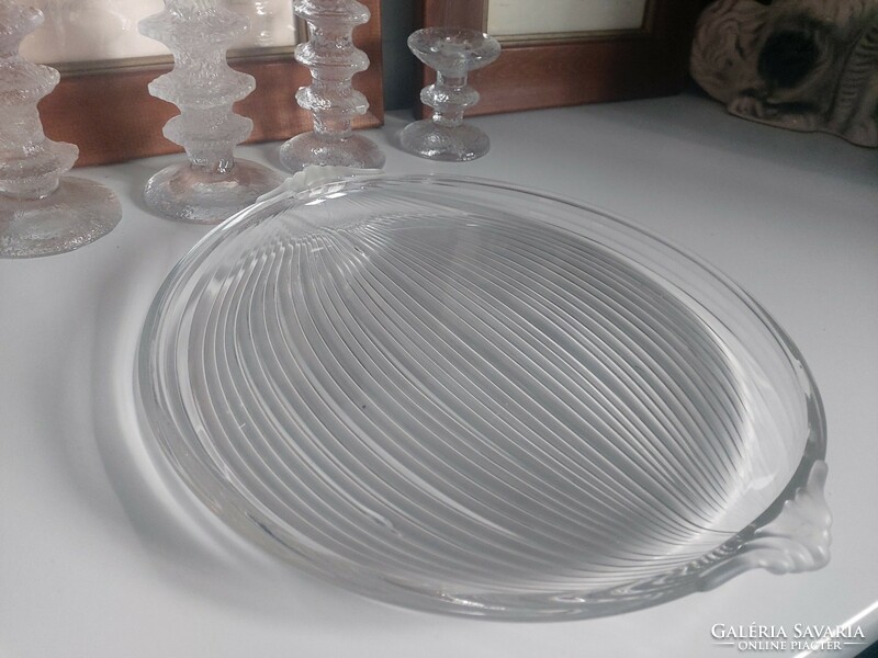 Large, imposing, decorative crystal glass bowl 34 cm. With some scratches on the upper surface.