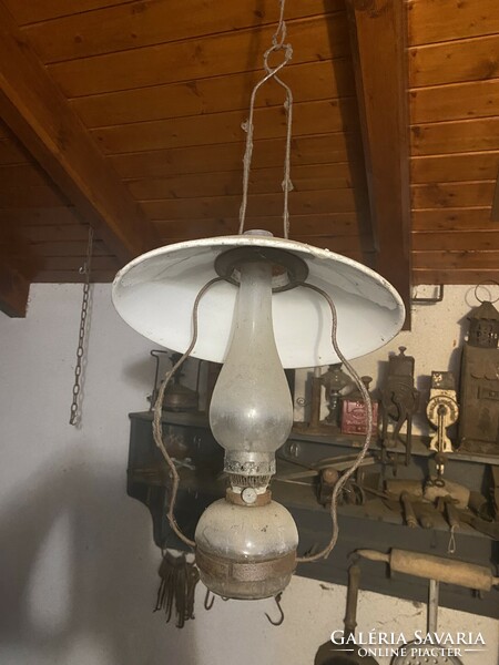 Hanging kerosene lamp