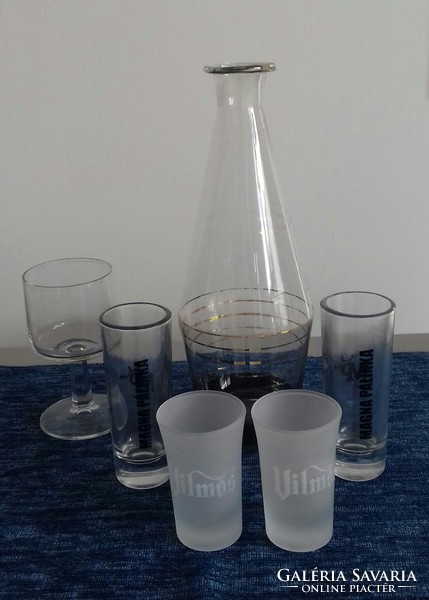 Bottle serving and glasses, short drink set