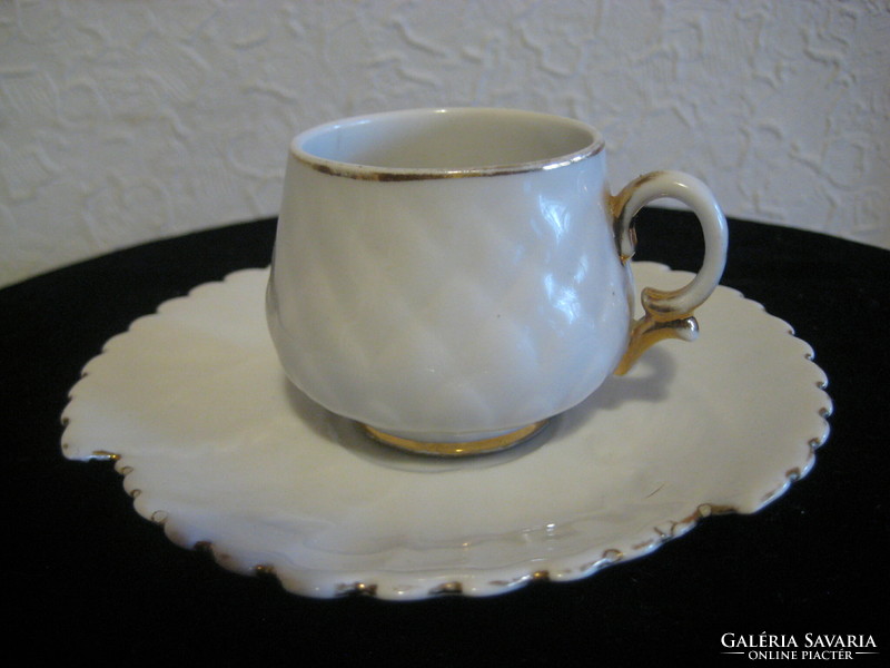 Zsolnay strawberry mocha with leaves, the gilding is a bit worn, but a beautiful object