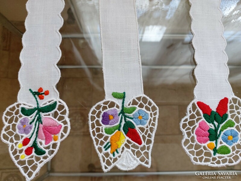 5 Kalocsa embroidered bookmarks