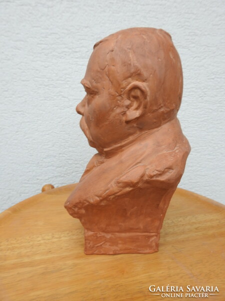 Mikszáth Kálmán Képcsarnokos Terrakotta szobor