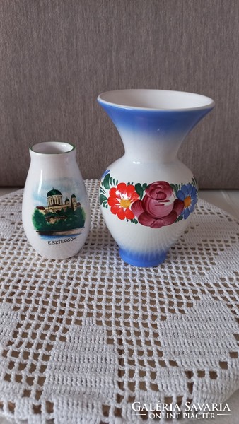 Esztergomi emlék porcelán váza 10X3,5 cm, kézzel festett kerámia váza, színátmenetes