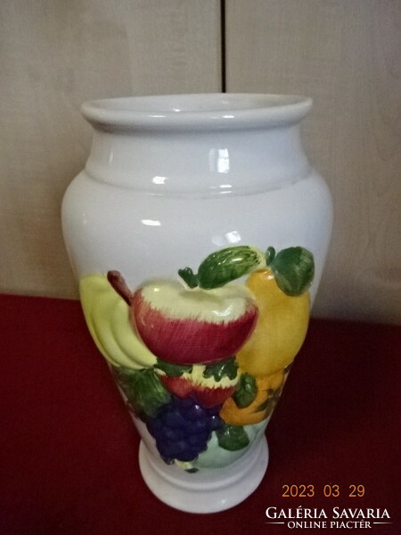 Kínai porcelán váza gyümülcsmintával, magassága 23 cm. Jókai.