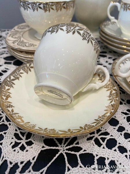 Szépséges angol krém-arany porcelán teás szett és 6 sütis tányér