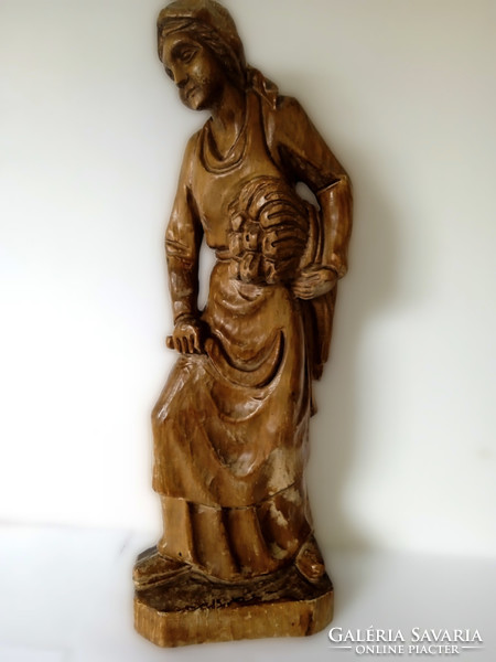 58 cm magas, kézzel faragott, fa,spanyol, arató nő szobor, XX.sz. első fele