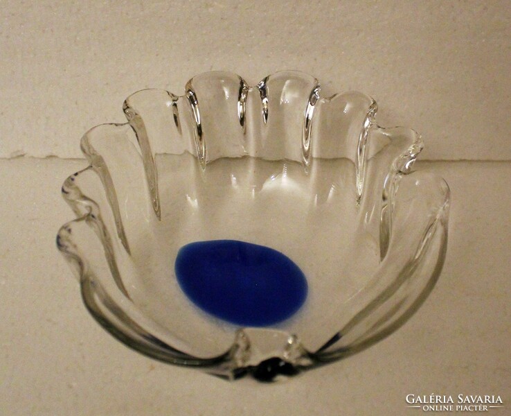 Glass shell-shaped ashtray