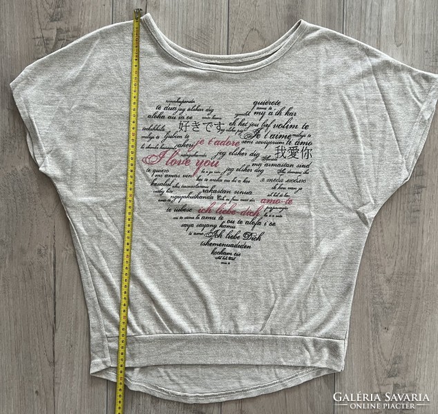 Cotton top t-shirt with butter color lettering