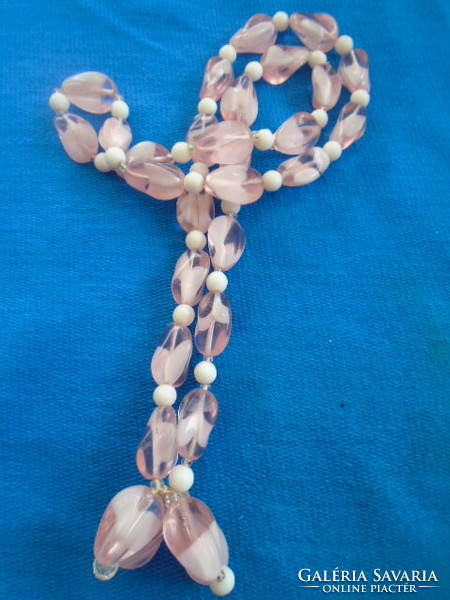 Retro Murano glass pink necklace in beautiful condition, twisted wonderful jewelry