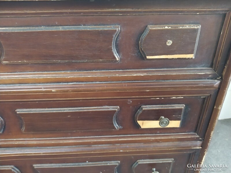 Old chest of drawers with 3 drawers