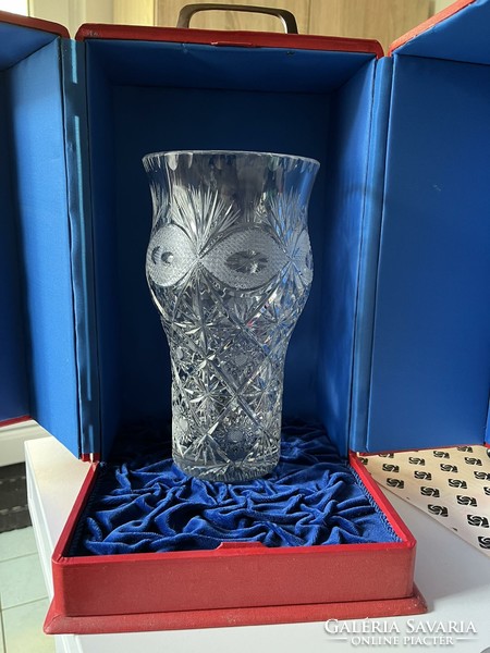 Lead crystal vase in its carrying bag and box