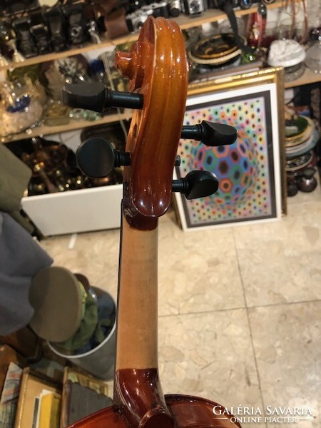 Violin, beautiful, tuned condition, full size.