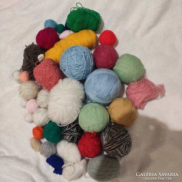 Colorful needlework yarns and knitting yarns in one, more than a kilo