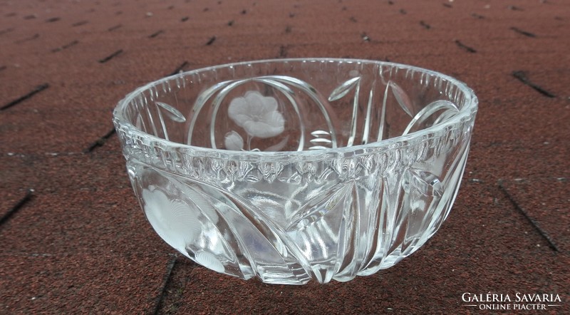 Polished flower-patterned crystal centerpiece - serving bowl