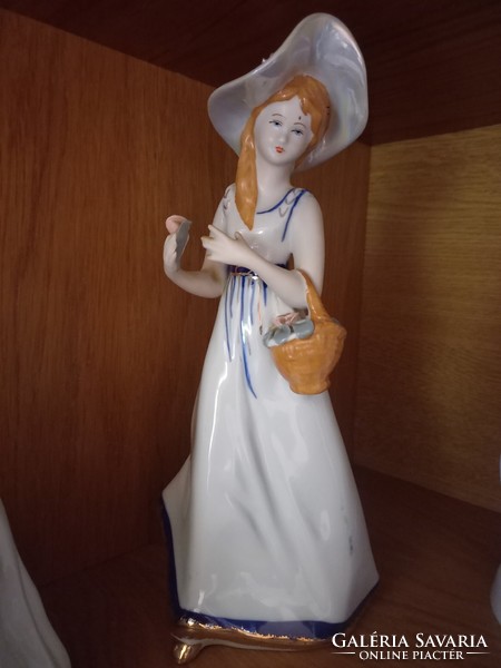 There are several types of Roman porcelain figurines