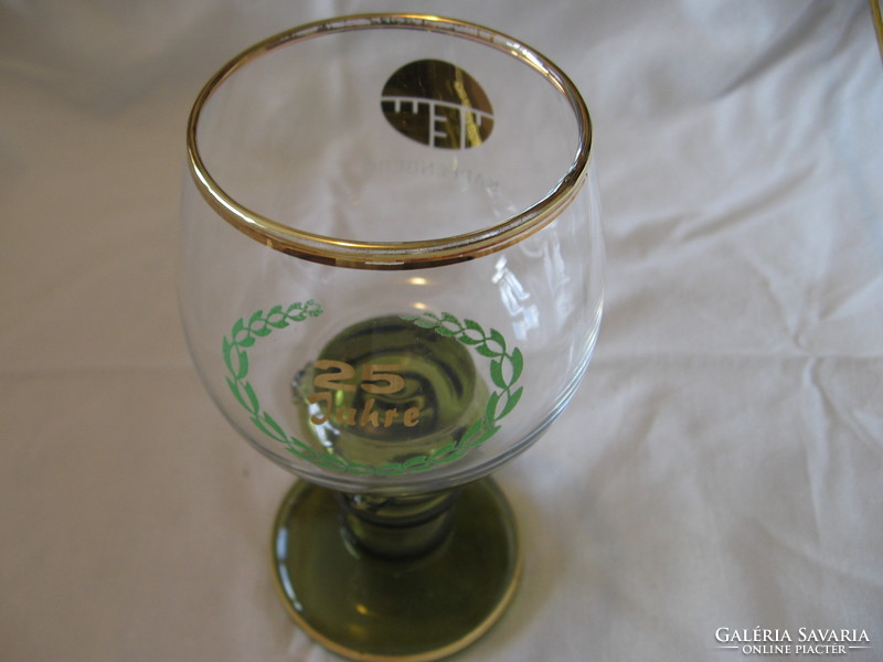 25. év születésnapi, jubileumi Theresienthal Römer pohár zöld talppal