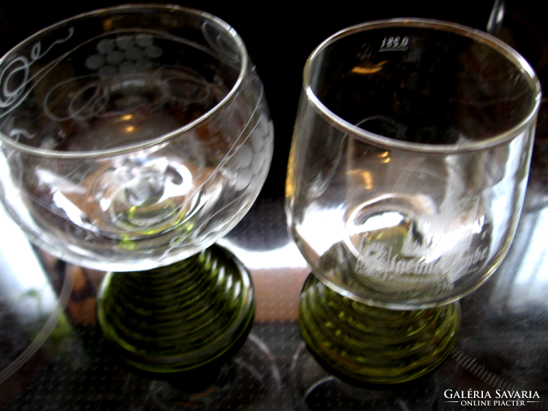 2 pcs 15 cm high römer glasses with yellowish green soles
